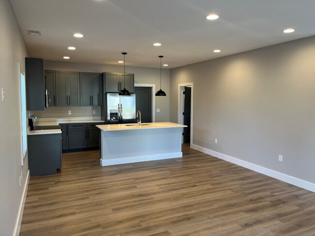 Building Photo - 601 E Miller Dr