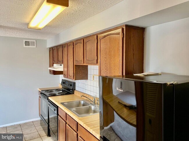 Primary Photo - 751 Heather Ridge Dr