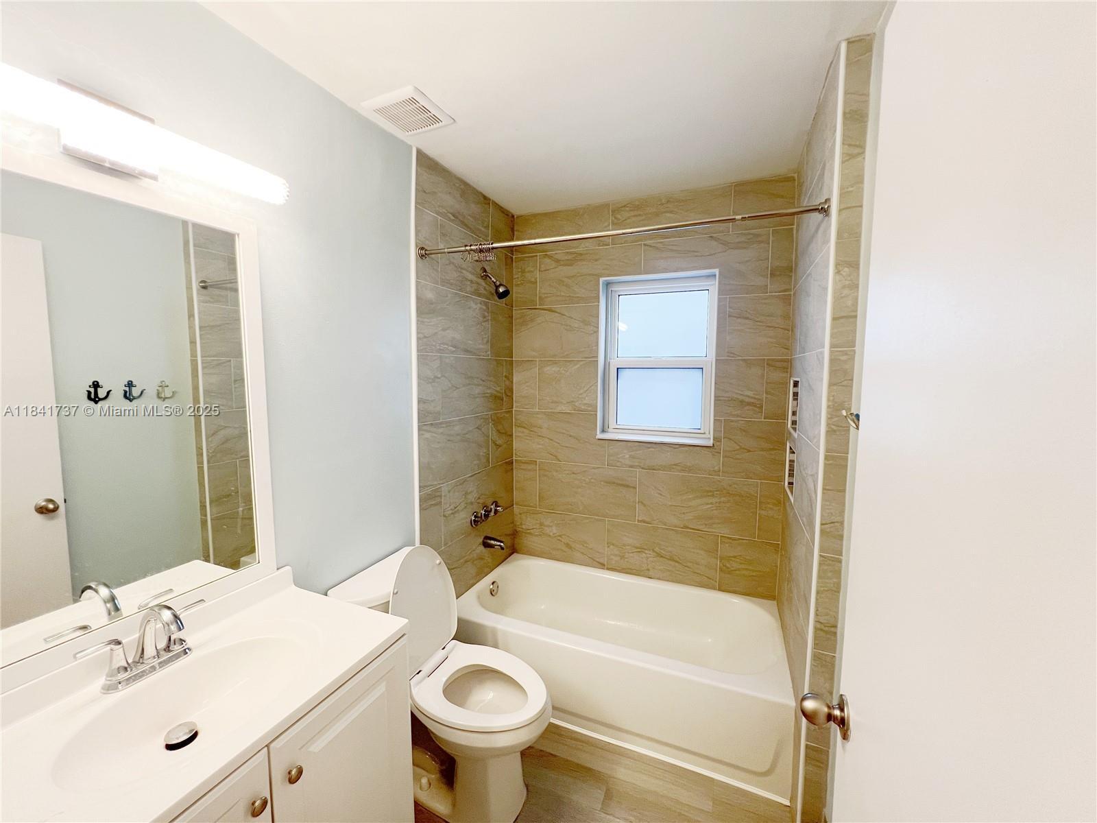 Building Photo - 5565 SW 43rd St