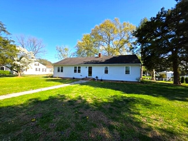 Building Photo - 104 Lee Dr