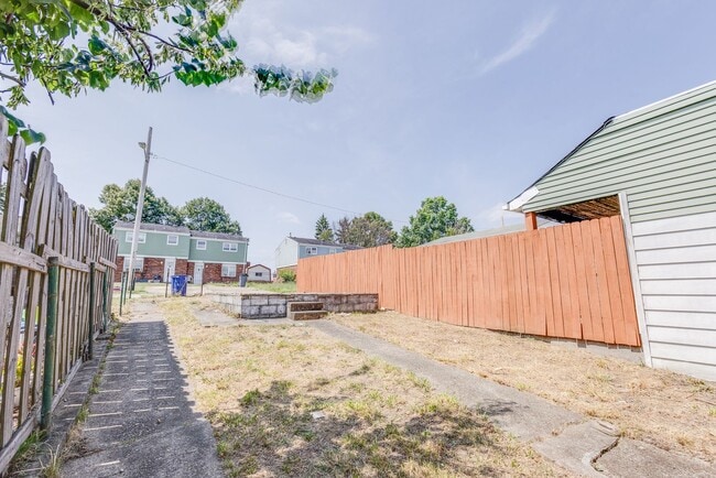 Building Photo - Available JULY 2026 - Spacious 3 Bedroom, 1.5 Bath w/ City Views!