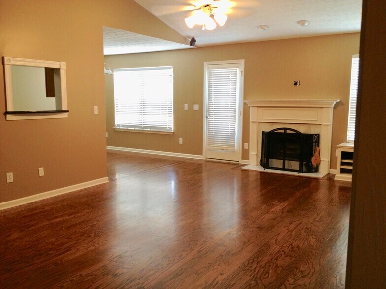 Building Photo - 2119 Long Meadow Dr