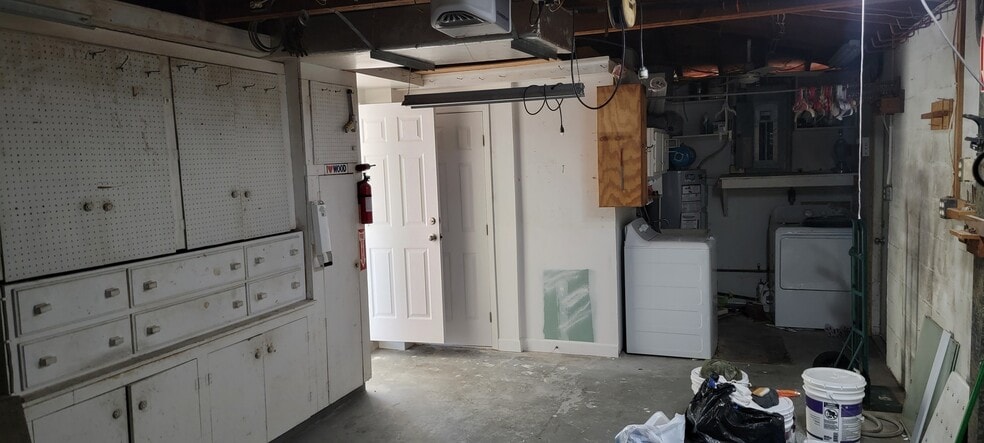 Building Photo - 5214 Forest Hills Dr