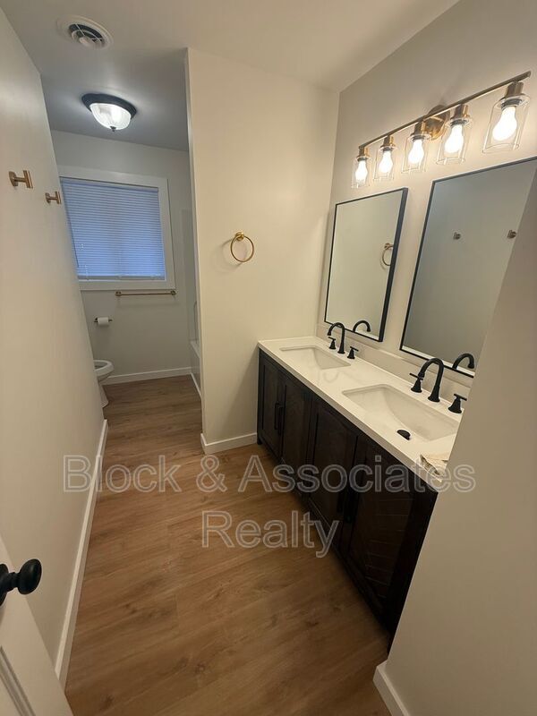 Building Photo - 607 Eastwood Dr