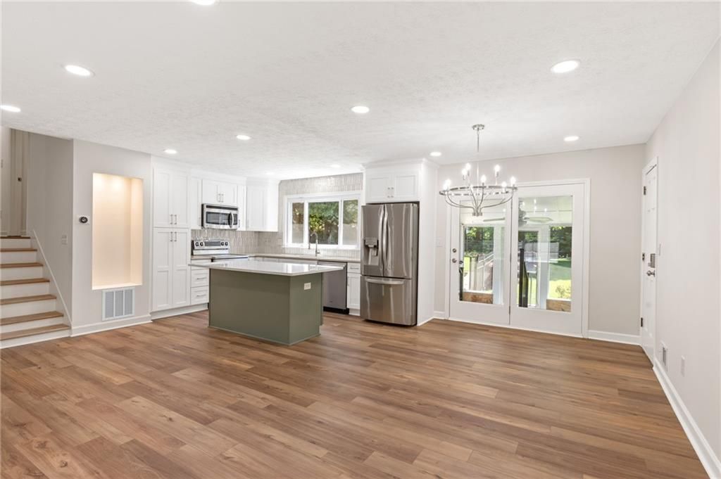 Building Photo - 472 Barnsdale Dr