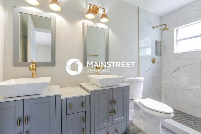Building Photo - 3 Bedroom Pet-Friendly Home in SARASOTA, FL with Main Street Renewal