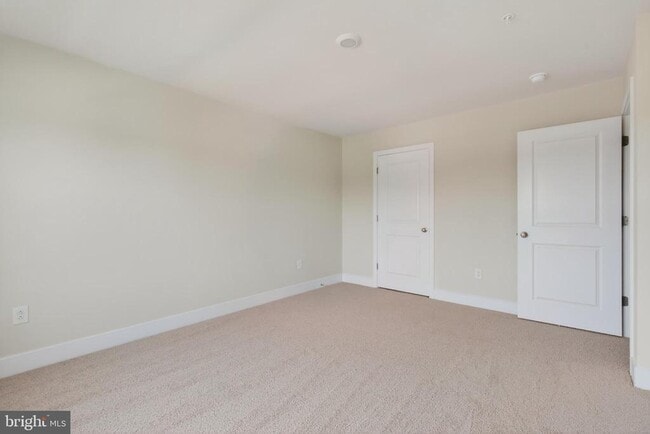 Building Photo - 5225 Manor Park Dr