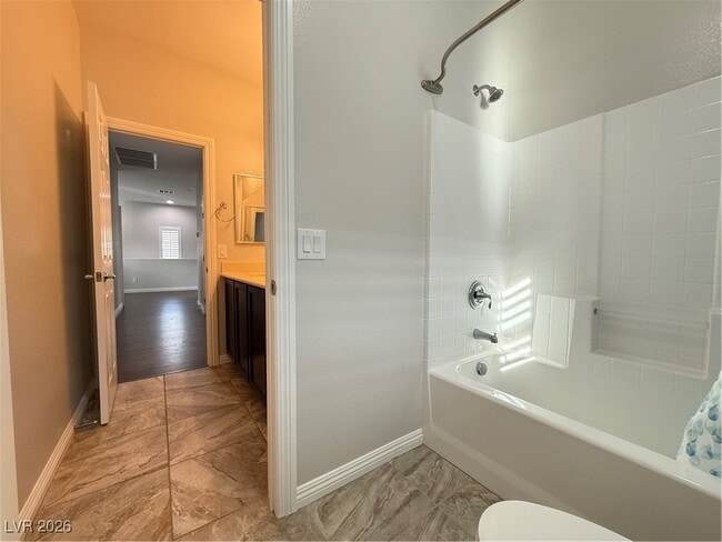 Building Photo - 132 Dunblane St