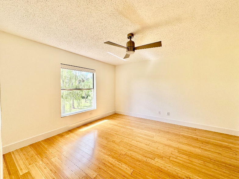 Building Photo - 709 Landover Cir