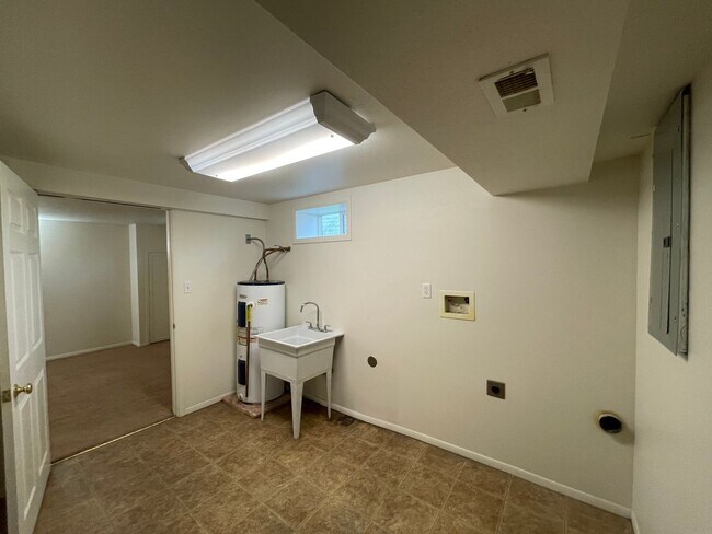 Building Photo - Great Updated Rancher