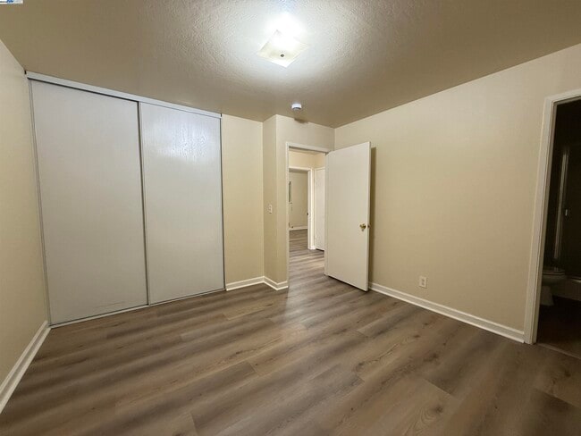 Building Photo - 1420 Primrose Way