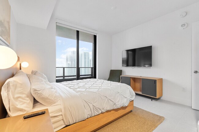 Building Photo - 125 NE 6th St