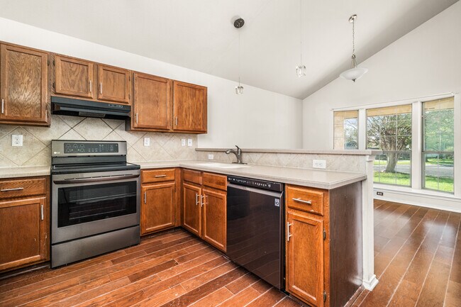 Building Photo - 5314 Lake Golden Dr