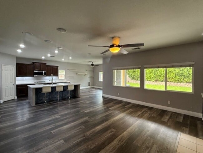 Building Photo - Home with Solar in Gated Sonora Wells