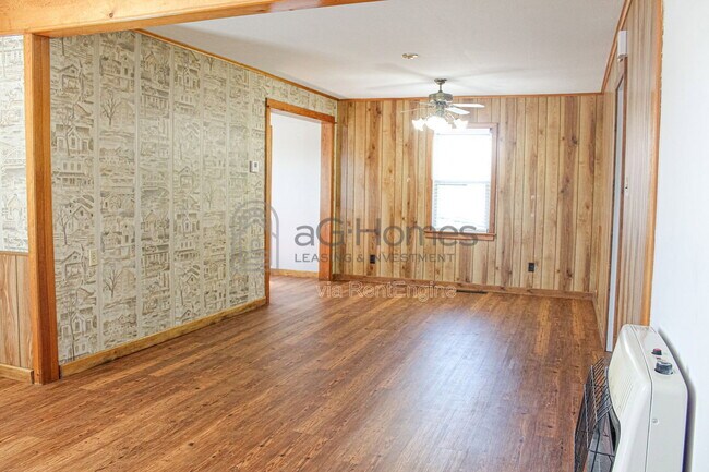 Building Photo - 317 W Peach St