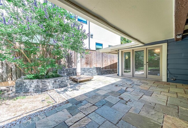 Building Photo - 6825 Bellgreen Dr