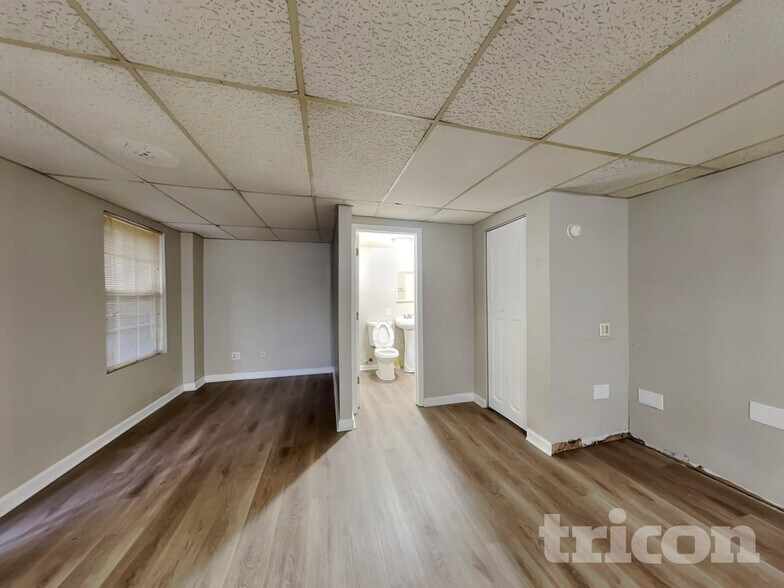 Building Photo - 3740 Longview Dr