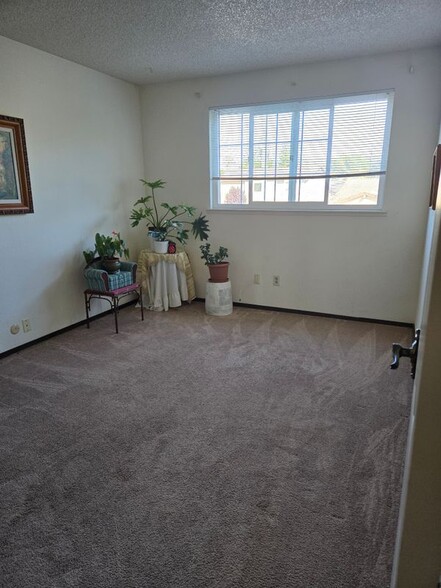 Building Photo - 5001 Fern Pl