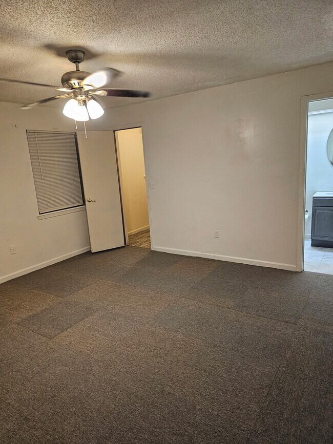 Building Photo - 6523 Diamond Leaf Ct S