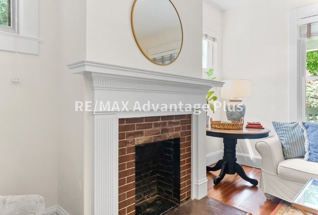 Building Photo - Spacious home located in The Avenues