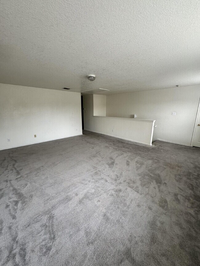 Building Photo - Beautiful home located in the desirable Ga...