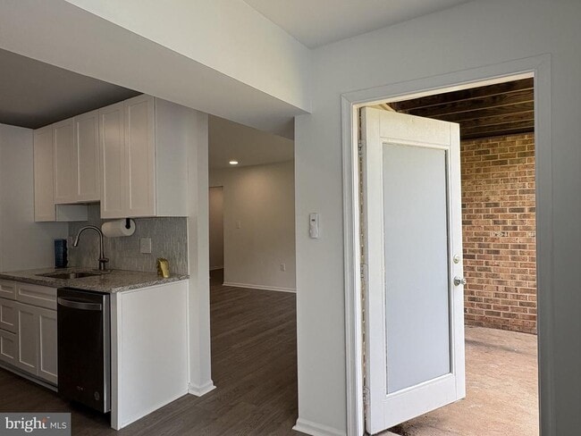 Building Photo - 9574 Jayhawk Terrace