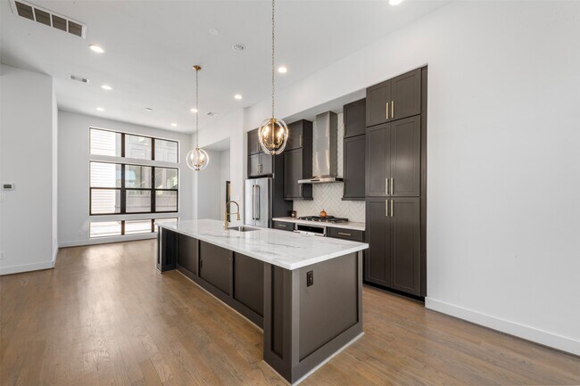 Building Photo - 1122 Ennis St