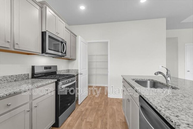 Building Photo - 502 Lk Rdg Blvd