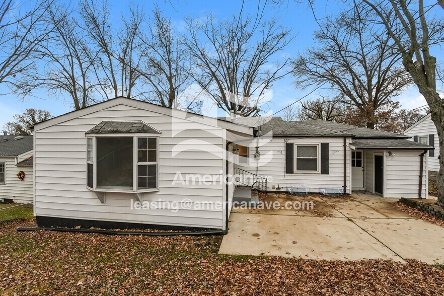 Building Photo - 1425 Akron Dr