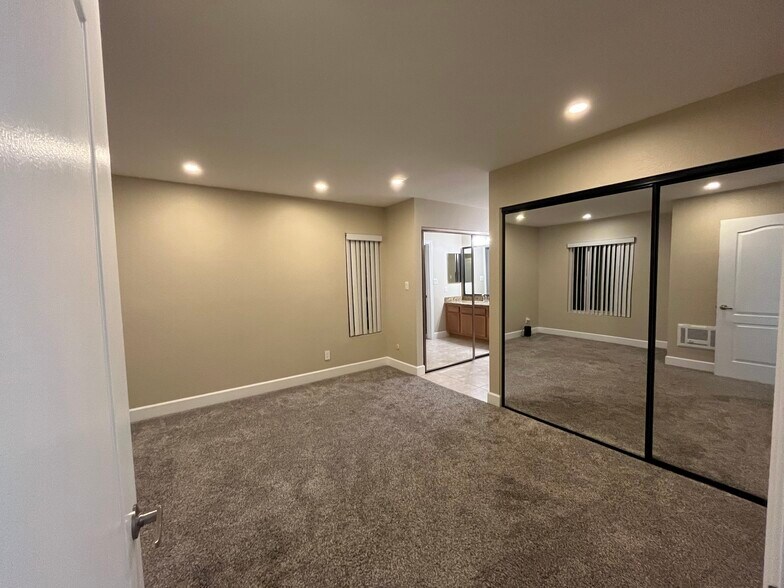 Building Photo - 1345 Cabrillo Park Dr