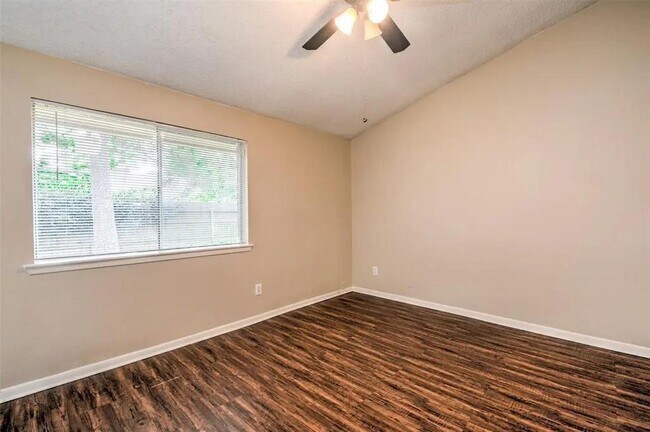 Building Photo - 23119 Naples Dr