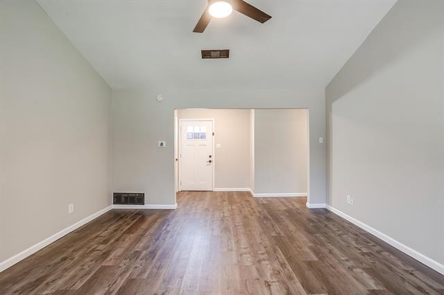 Building Photo - 317 NW Suzanne Terrace