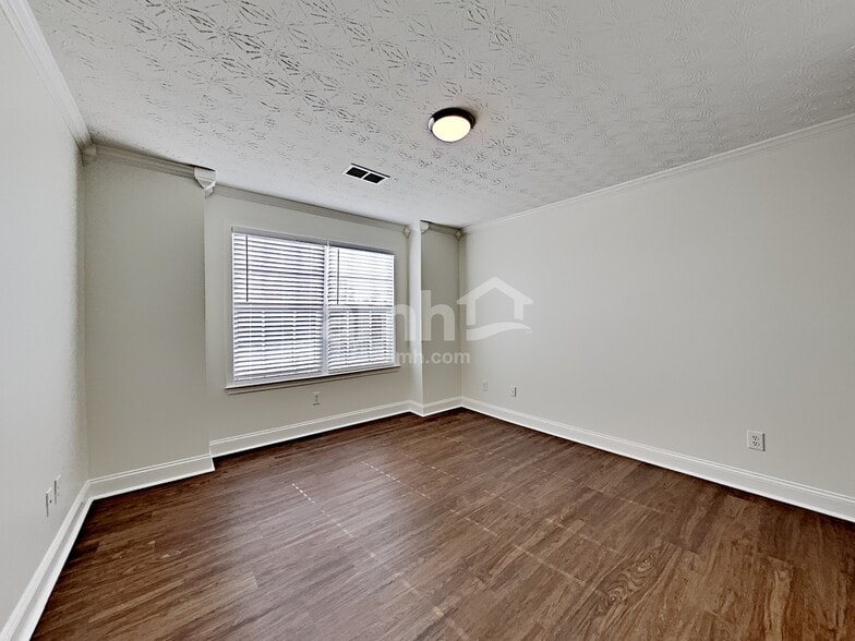 Building Photo - 1959 Johns Pl Ct NE