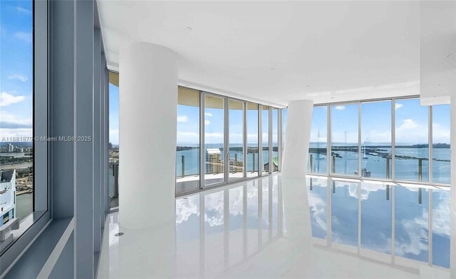 Building Photo - 300 Biscayne Blvd Way
