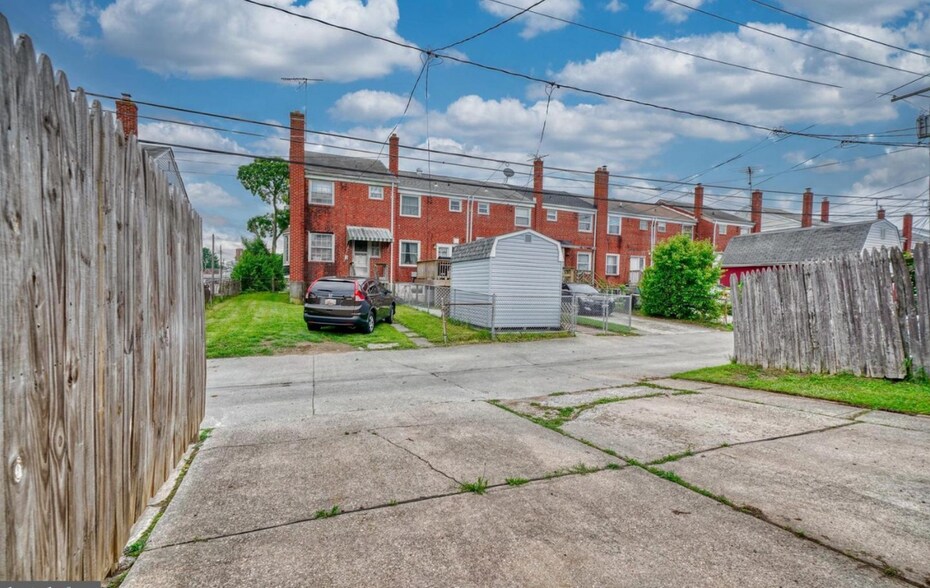 Building Photo - 1035 Arncliffe Rd