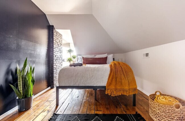 Building Photo - 575 1/2 City Park Avenue-SI ID1265634P