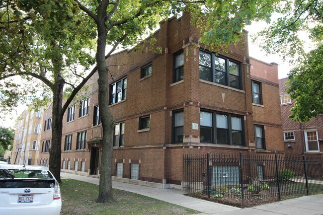 Primary Photo - 3800 W Altgeld St