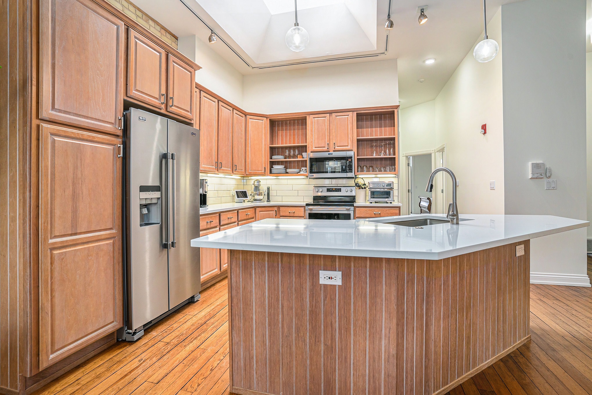 Building Photo - 32 E 8th St