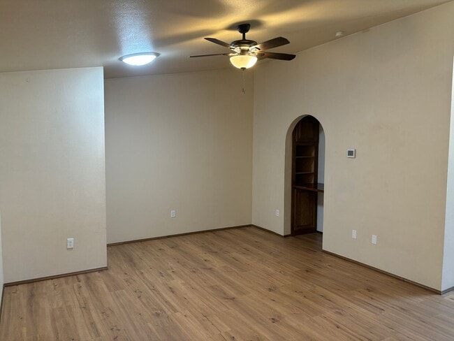 Building Photo - 3233 Jeri Dr NE