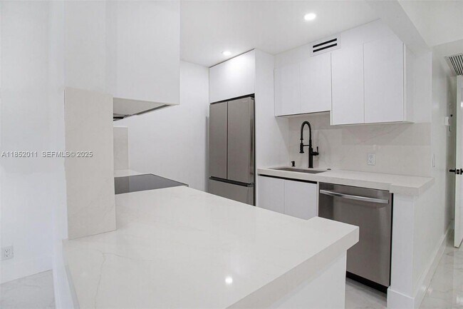 Building Photo - 13250 SW 7th Ct