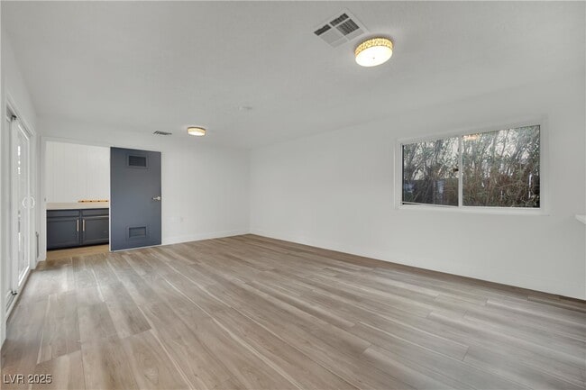 Building Photo - 1501 Strong Dr