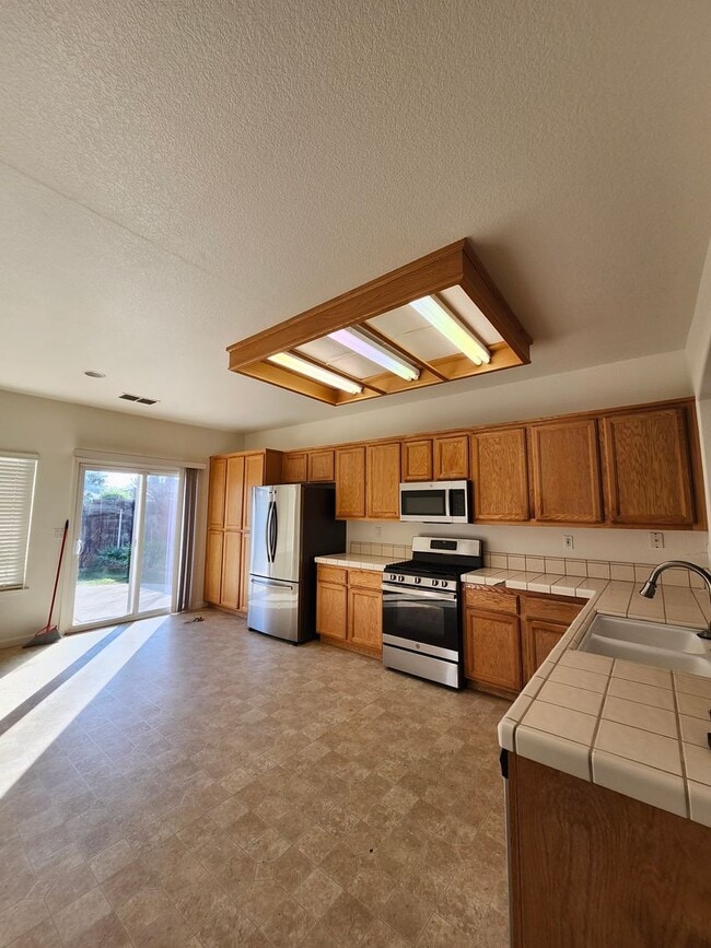 Building Photo - Beautiful Yuba City home located in a cul-de-sac