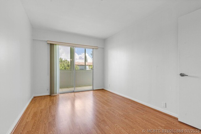 Building Photo - 74 Mansfield B