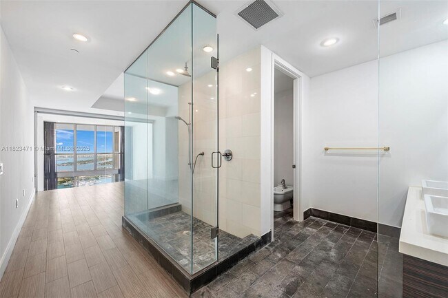 Building Photo - 1100 Biscayne Blvd