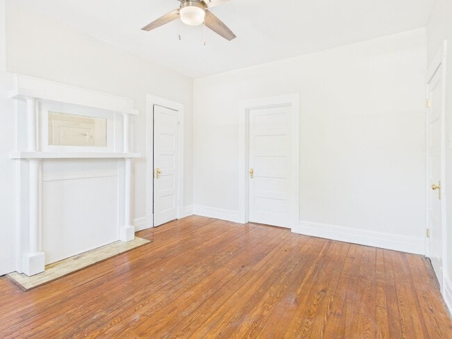 Building Photo - 203 W 33rd St