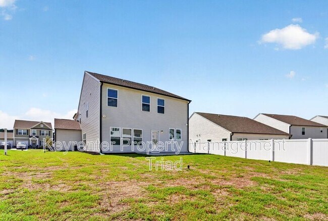 Building Photo - 3012 Highlander Pt