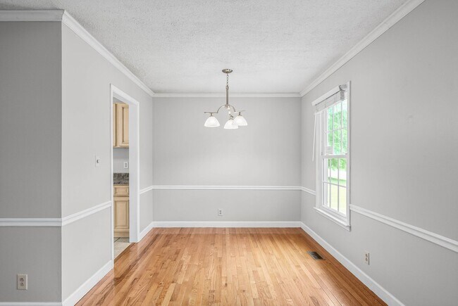Building Photo - 541 Donna Dr