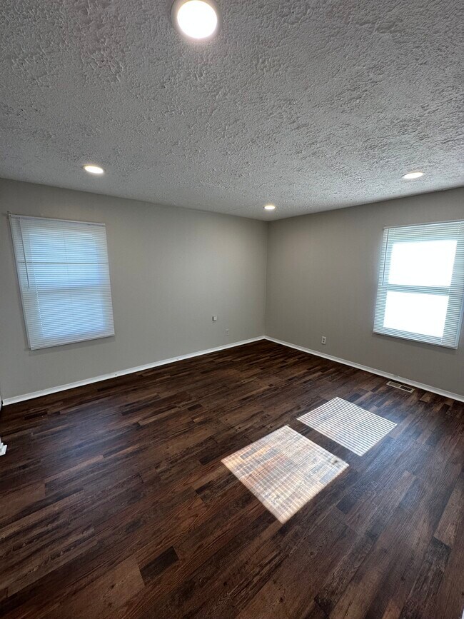 Building Photo - 8101 Shibler Dr