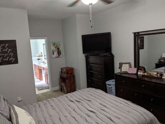 Building Photo - Available August 15th!!! $2200 a month!!!
