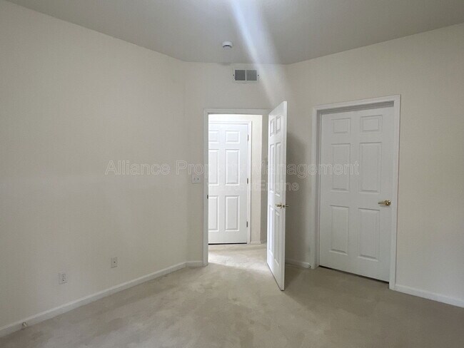 Building Photo - 3890 Strawberry Field Grove